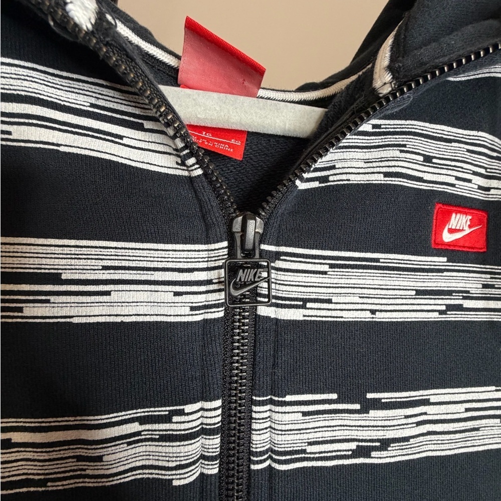 Nike Black and White Zip-Up Hoodie Size XL - Picture 3 of 10